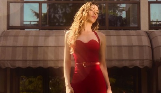 Rize'li Güzel anne Sinem Kobal zarafetini konuşturdu! Sinem Kobal beyazlar içinde kuğu gibi!