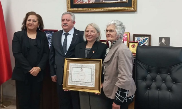 CHP Tekirdağ Milletvekili Nurten Yontar, Mazbatasını Alarak Göreve Başladı ve Açıklama Yaptı