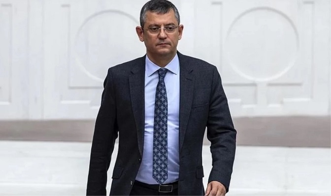 Özgür Özel kimdir? Kaç yaşında, nereli, mesleği ne? Özgür Özel hayatı!