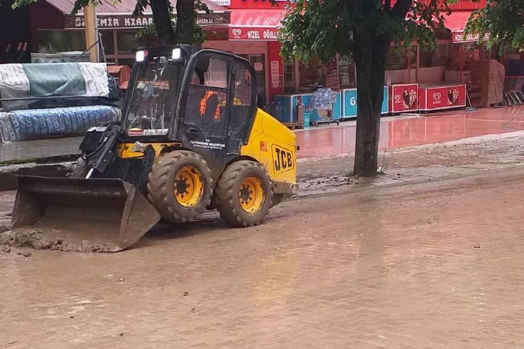 Kastamonu'da sel... Ekipler sahada