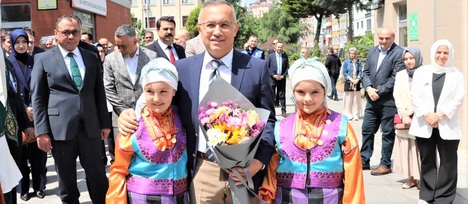 Rize Valisi Çeber, Hayat Boyu Öğrenme Haftası Programına Katıldı