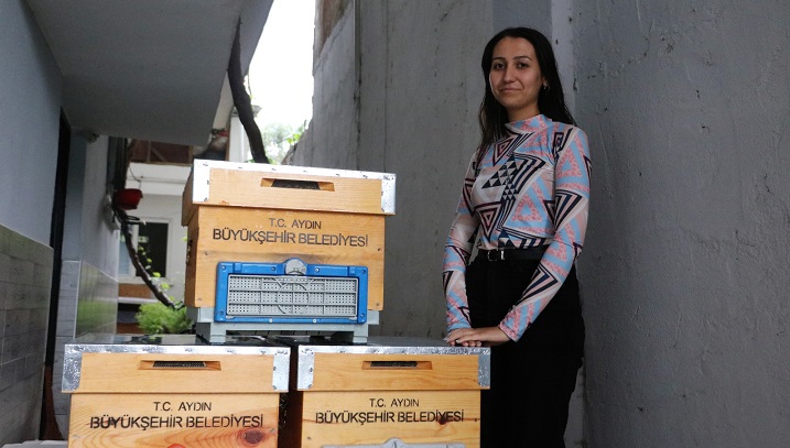 AYDIN BÜYÜKŞEHİR BELEDİYESİ’NDEN KADIN ARICILARA KOVAN DESTEĞİ
