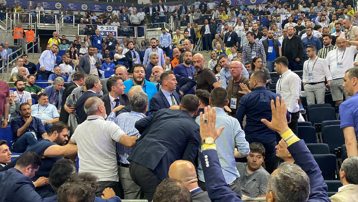 Fenerbahçe Genel Kurulunda kavga mı çıktı? Fenerbahçe Genel Kurulunda neden kavga çıktı, sebebi ne?