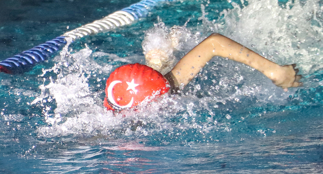 Milli yüzücülerden 23 madalya