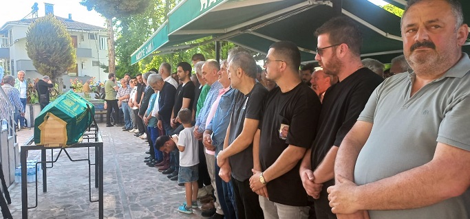  Ethem Karamahmutoğlu Rize’de Son Yolculuğuna Uğurlandı