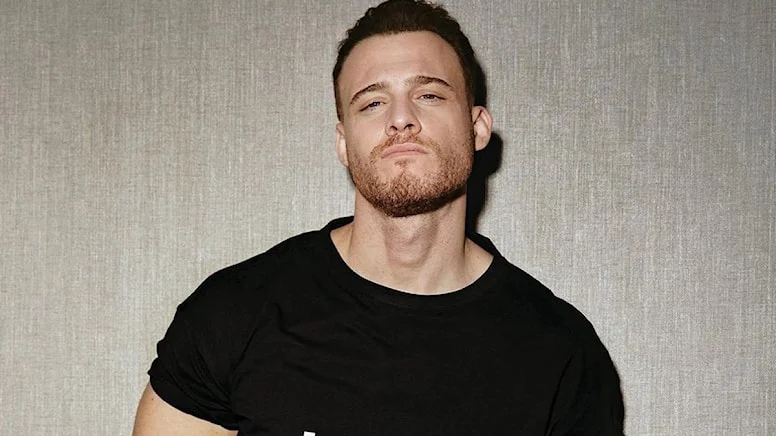 Kerem Bursin’den Darüşşafaka’ya destek
