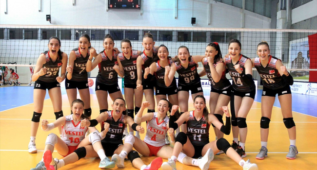 U17 Kadın Milli Voleybol Takımımız finalde