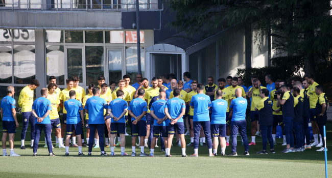 Fenerbahçe'nin kamp kadrosu açılandı