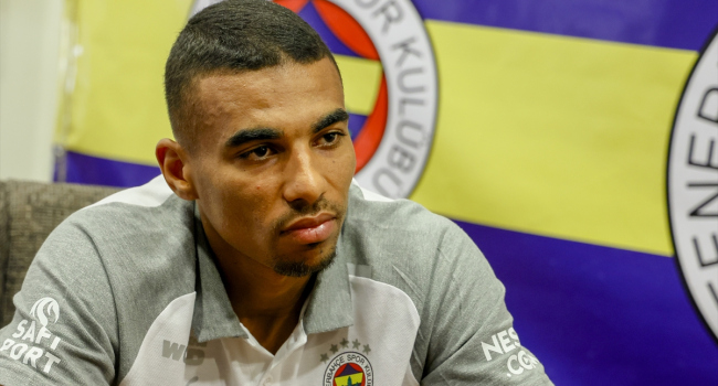 Alexander Djiku: Her formasyonda oynarım