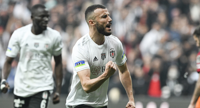 Romain Saiss'le yollar ayrılıyor