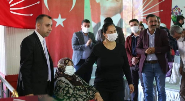 EFSANE BAŞKAN GERİ DÖNDÜ: RECEP YAVUZ YENİDEN BAĞLAR İLÇE BAŞKANLIĞINA ATANDI!