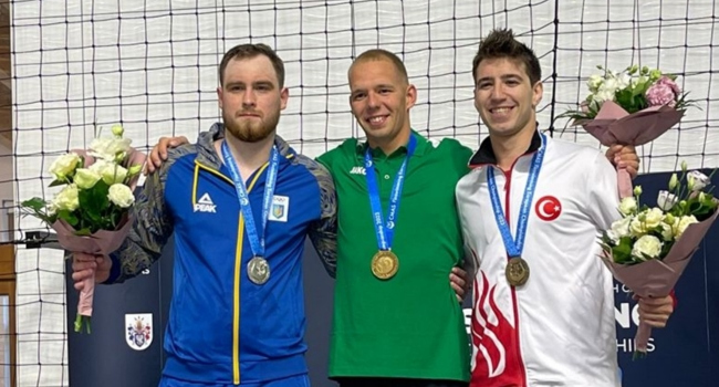 Milli yüzücü Derin Toparlak'tan bronz madalya