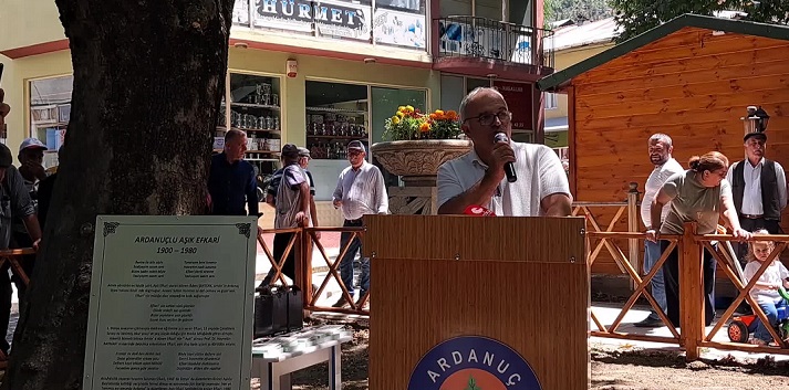 Cumhuriyet Döneminin Aydınlarından Aşık Efkarı'nın Heykeli Memleketi Ardanuç'ta Törenle Açıldı