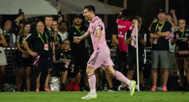 Messi ilk maçında şovunu yaptı