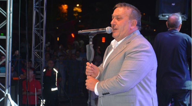 Rizeli Sanatçı İsmail Türüt, Fındık Festivalinde sahne aldı
