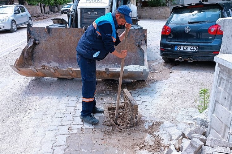 Manisa Kırkağaç'ta taşkınlara karşı ızgara temizliği