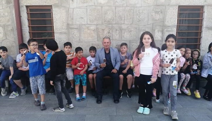 Başkan Karagöz, Yaz Kur’an Kursu Öğrencilerini Hediyelerle Ziyaret Etti