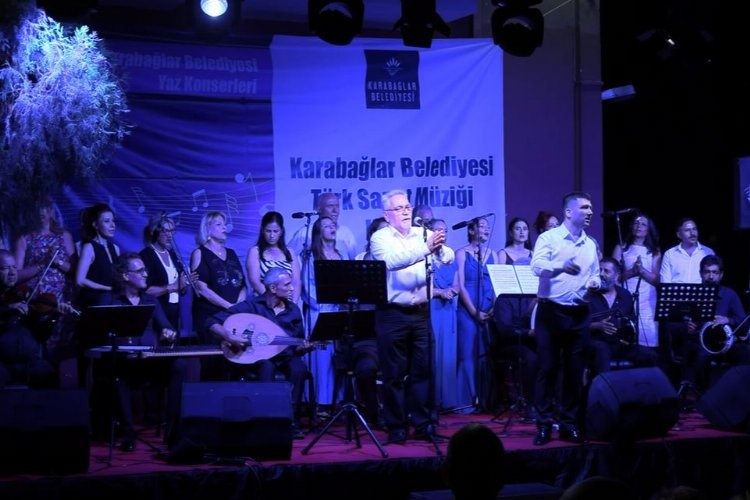 İzmir Karabağlar'da renkli TSM konseri