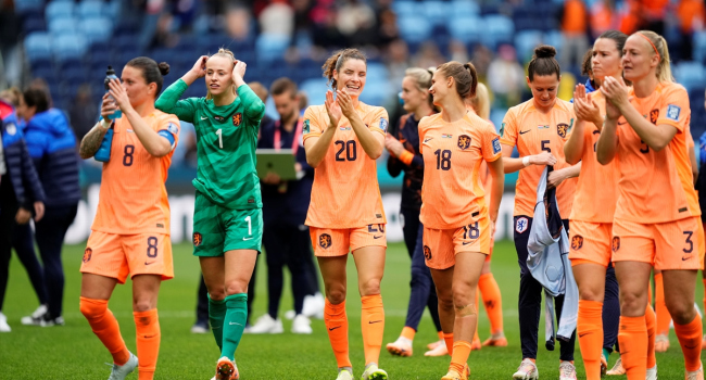 Hollanda çeyrek finalde