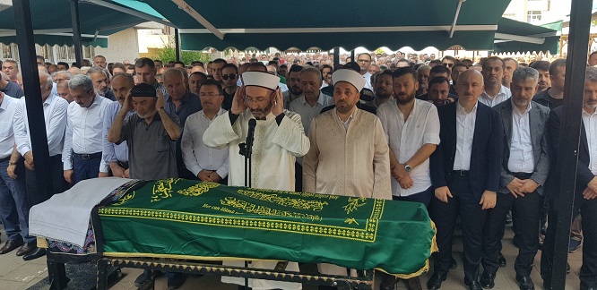 Saffet Mete'nin Annesi Keriman Mete, Dualarla Toprağa Verildi.