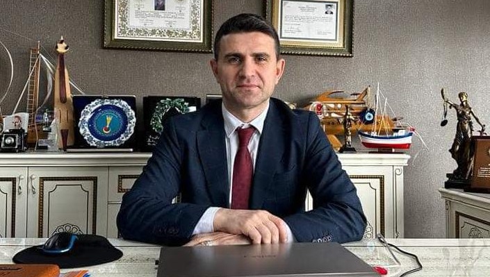 Ak Partili Ümit Peçe, ‘Ayarsız yöneticilerden kurtulalım’ dedi, partiden ihraç edildi