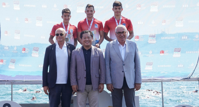 Yüzücüler kıtaları birleştirdi