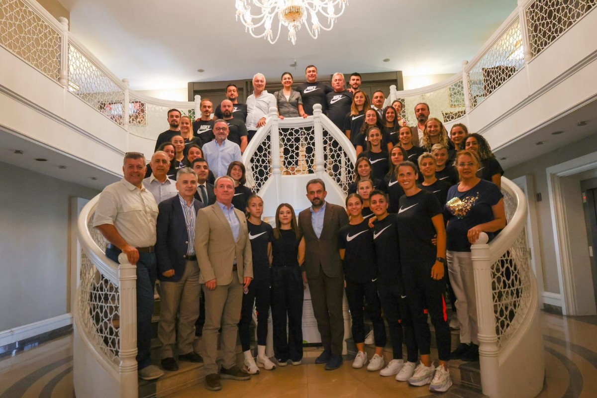 Turkcell Kadın Futbol Süper Ligi  Sezonu Şampiyonu ABB FOMGET  Takımından Ankara Kent Konseyi’ne Ziyaret...