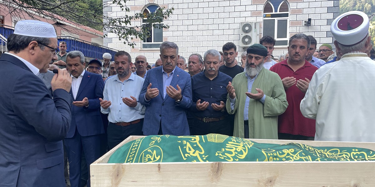 Hayati Yazıcı, amcasının cenaze törenine katıldı