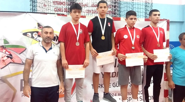 Çaykur Spor Güreşçisi Eymen Kopuz, Kilosunda Kulübüne Altın Madalya Kazandırdı