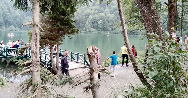 Borçka-Karagöl, Doğaseverlerin Akınına Uğruyor