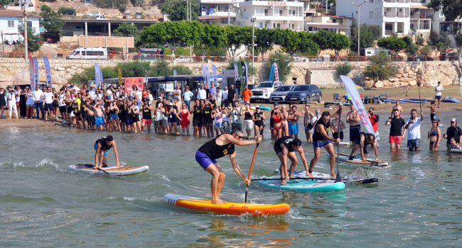 Mersin'de kürek sörfü yarışması düzenlendi