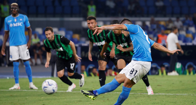 Napoli, Sassuolo'yu 2 golle geçti