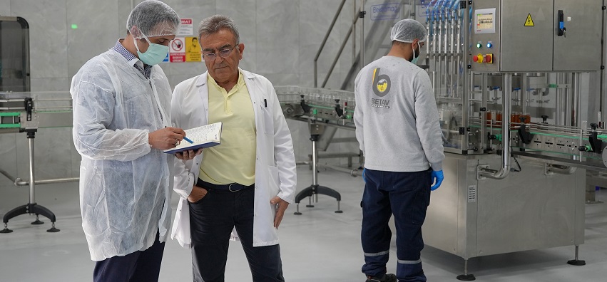  HASAN DALKIRAN’DAN DOĞAL BAL UYARISI: ARICININ İZİNİ SÜRÜN