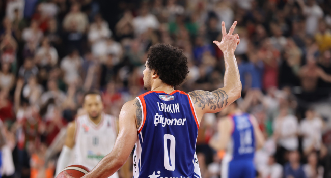 Anadolu Efes'te yeni kaptan Shane Larkin