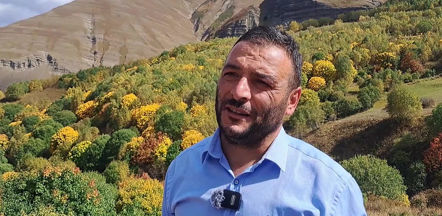 ARTVİN ARDANUÇ ZEKERİYA KÖYÜ'NE SONBAHARIN ERKEN GELMESİ DOĞA FOTOĞRAFÇILARINI SEVİNDİRDİ