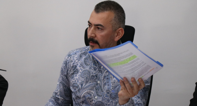 Abak’tan eski başkanlara sert tepki