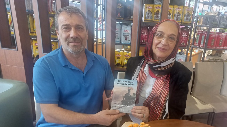 Rizeli Yazar Hatice Yılmaz Kopuz Okurlarıyla İmza Gününde Buluştu