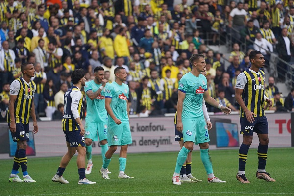Çaykur Rizespor İstanbul'da Fenerbahçe karşısında dağıldı 5-0