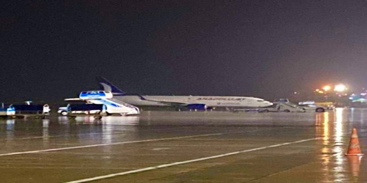 Ankara’dan Rize’ye Gelen Uçak, Yıldırım İsabet Edince Trabzon’a Mecburi İniş Yaptı