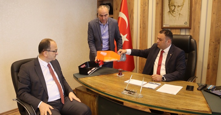 AK Parti İl Başkanı Hikmet Ayar Rize Ziraat Odası Başkanı Bünyamin Arslan’ı Ziyaret Etti
