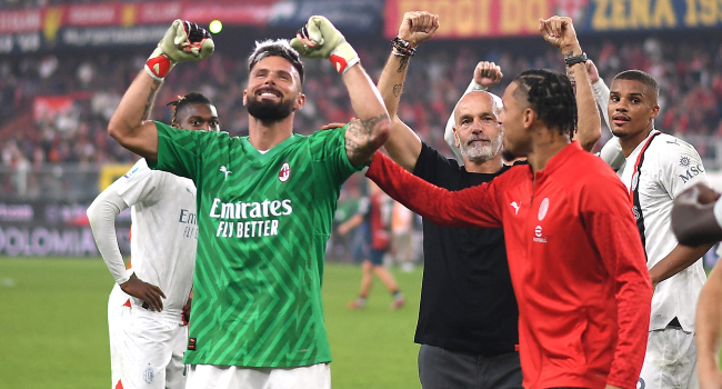 Milan'ın Fransız forveti Olivier Giroud kaleye geçti