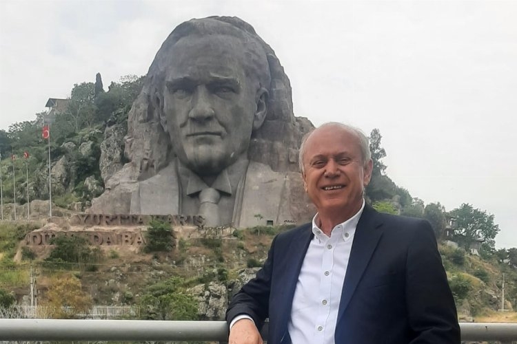 İzmir Buca'da Atatürk maskı tartışması