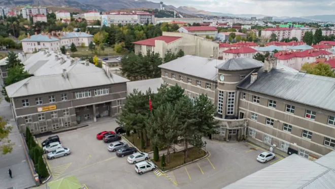93 yıllık hastane Erzurum Lisesi'ne devrediliyor