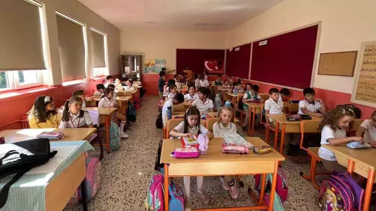 Teneffüs süresi MEB: Okullarda teneffüs süresi kaç dakika oldu? Teneffüs süresi uzatıldı mı, kısaltıldı mı?