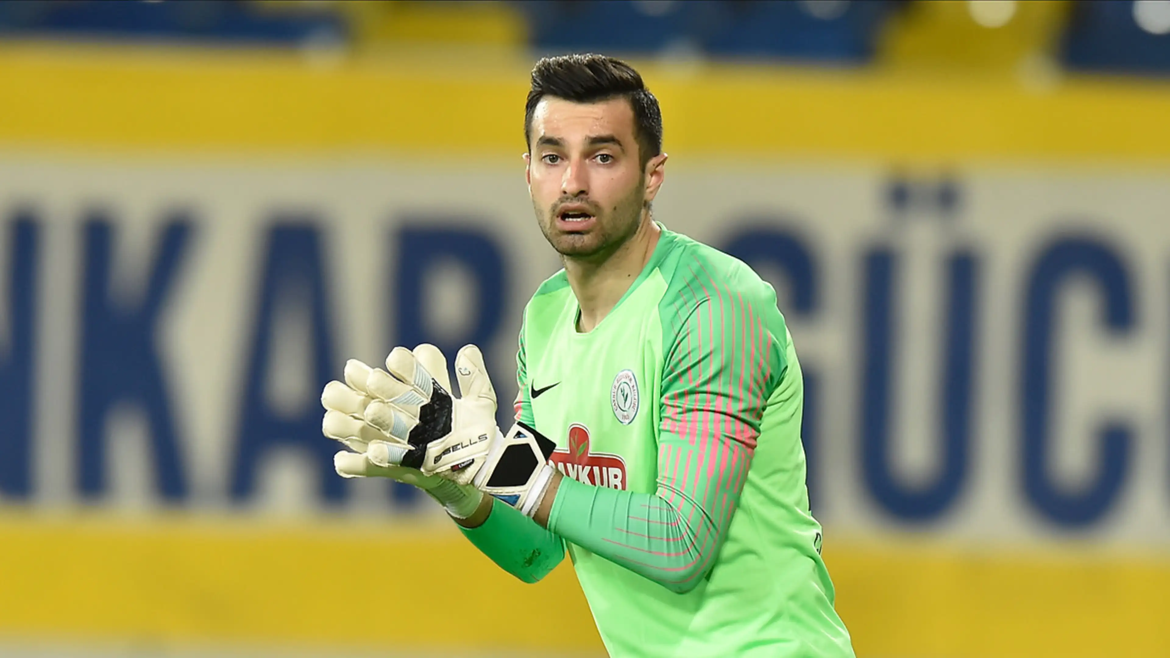 Gökhan Gözünü Zirveye Dikti