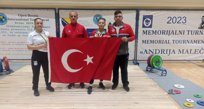 Milli haltercilerden iki altın madalya