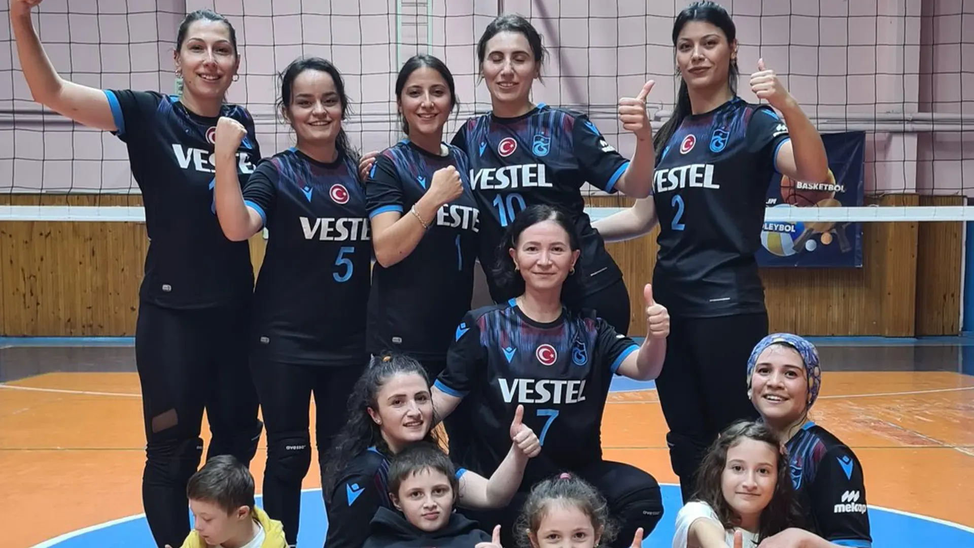Trabzon'un Kadın Voleybol Takımı Karadeniz'de Fark Yarattı!
