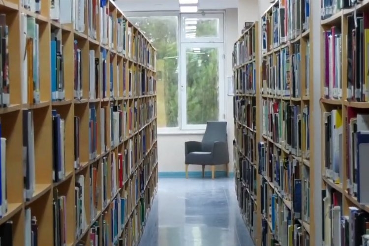 Bursa Uludağ Üniversitesi Kütüphanesi'nde neler bulunuyor?