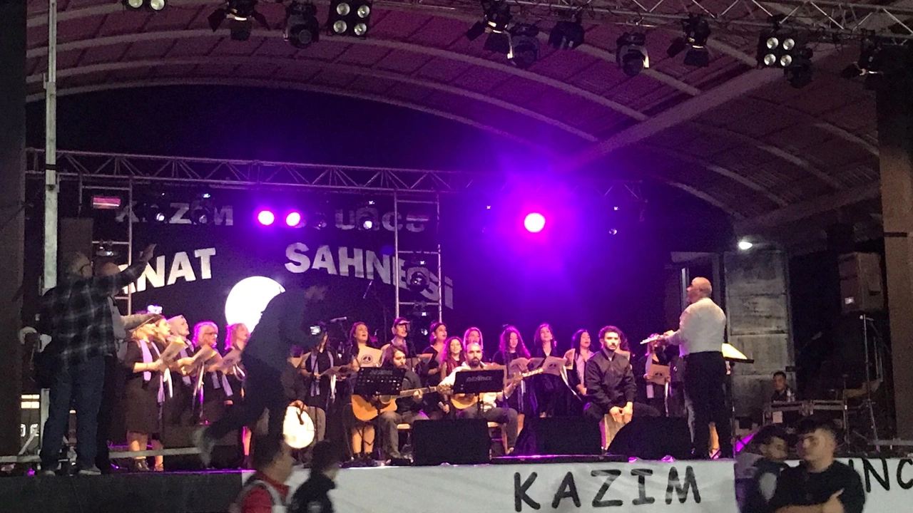 Kazım Koyuncu sahnesinde unutulmaz gece