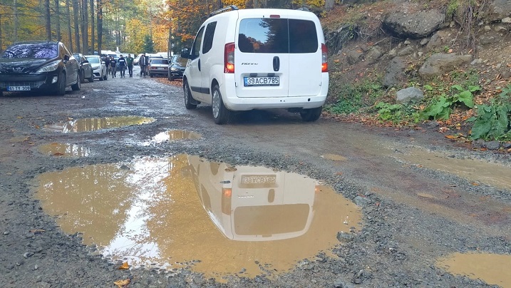 Turizm gözdesine giden yol kasislerle dolu!